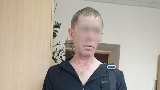 В подъезде у йошкаролинки грабитель сорвал золотую цепочку и похитил телефон