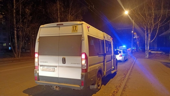 В йошкар-олинской маршрутке упала девушка-пассажир