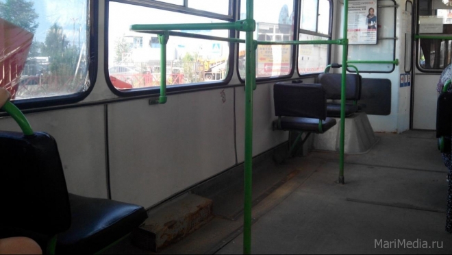 В троллейбусе произошло падение двух пенсионерок