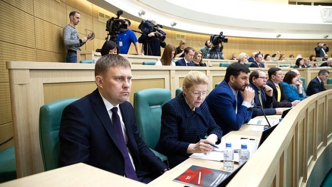 Худрук театра кукол привлёк внимание Матвиенко к проблемам марийских театров