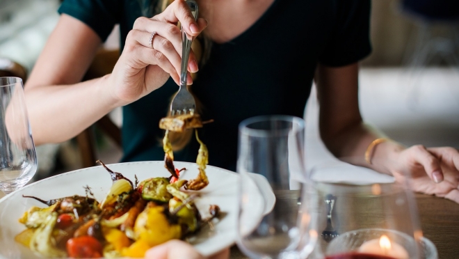 33% женщин идут на свидание ради бесплатного ужина
