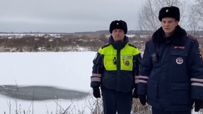 В Марий Эл мужчина на коньках вышел на лёд и провалился