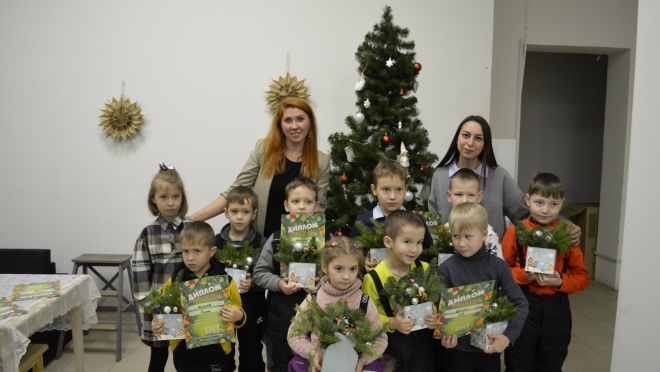 В Йошкар-Оле для детей участников СВО провели новогодний мастер-класс