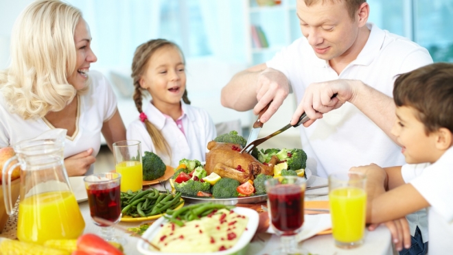 Почему за новогодний стол рекомендуют садиться сытыми