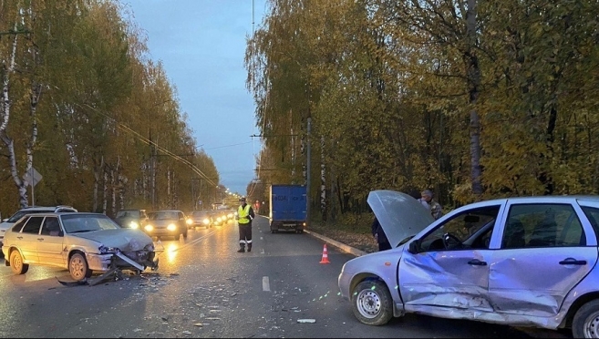 В Медведево в результате столкновения двух машин получила травмы 8-летняя девочка-пассажир