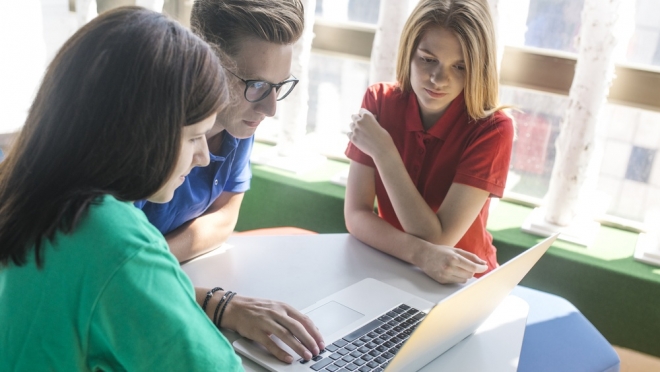 Для выпускников и учителей начались консультации от разработчиков ЕГЭ