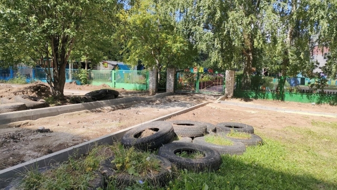 На улицах Строителей и Васильева в Йошкар-Оле ремонтируют дворы