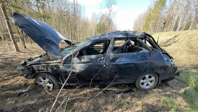 В Марий Эл трое 18-летних парней на машине перевернулись в кювет