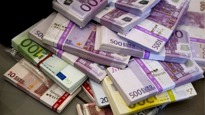 Евро опустился ниже 70 рублей