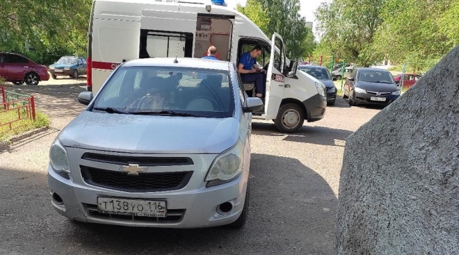 В Волжске водитель получил травмы, выходя из машины