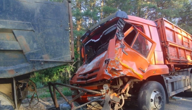 В Куженерском районе грузовик врезался в «КамАЗ» и перевернулся в кювет