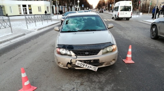 В Йошкар-Оле неопытный водитель на перекрёстке сбил человека