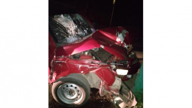 В Марий Эл водитель «ВАЗ 2112» в опьянении и без прав влетел в опору ЛЭП