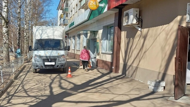 В Йошкар-Оле пенсионерку на тротуаре сбила «Газель»