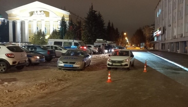 В Йошкар-Оле на площади Ленина 20-летний водитель сбил двух пешеходов