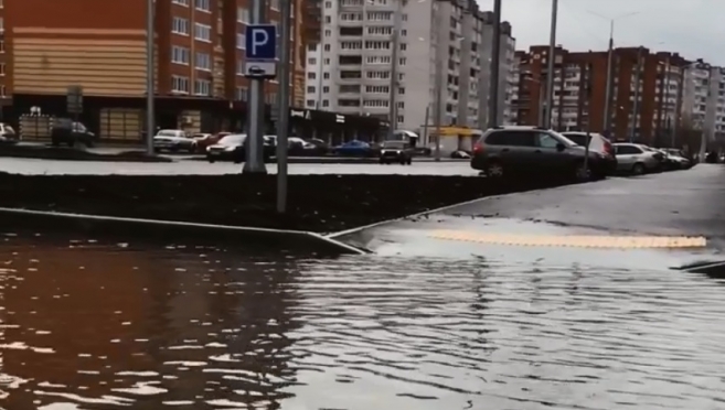 Власти обещают устранить проблему водоотвода на улице Петрова и бульваре Ураева