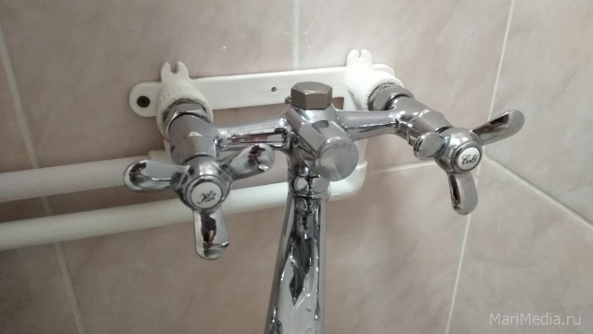 В центре Йошкар-Олы продолжаются работы по замене задвижек на водопроводе