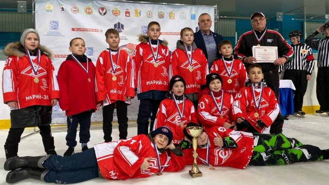 В Марий Эл начались соревнования юных хоккеистов «Золотая шайба»