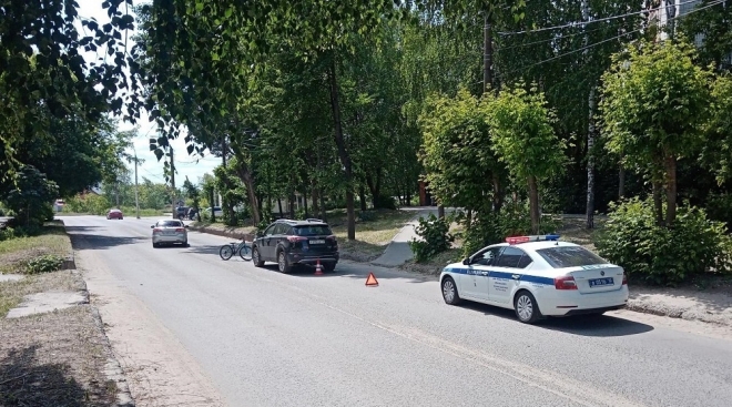 В Волжске в очередной раз под колёса машины попал юный велосипедист