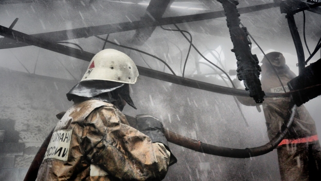 Сегодня утром в Медведевском районе в СНТ горел садовый дом