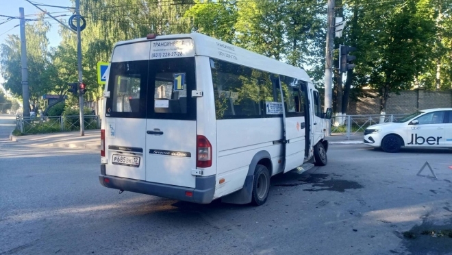 В Йошкар-Оле при столкновении маршрутки и такси получили травмы два пассажира