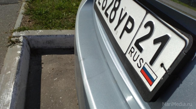 На российских автомобильных номерах появится триколор