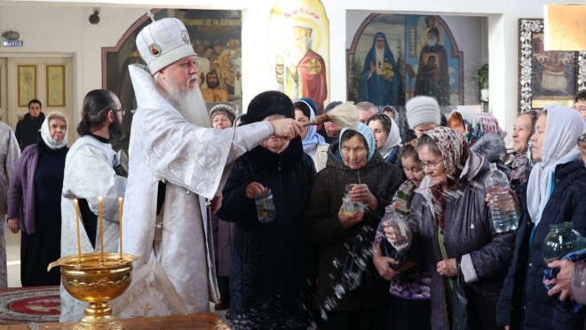 Епископ Волжский и Сернурский Феофан принимает поздравления