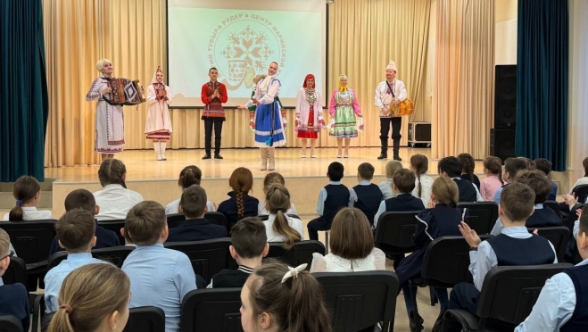 Для учеников школы №31 в Йошкар-Оле урок провели артисты