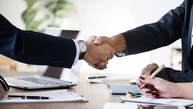 Россияне предпочитают искать работу по знакомству