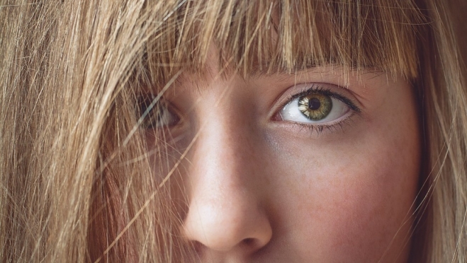 Сотруднице полиции во время рейда по неблагополучным семьям сломали нос