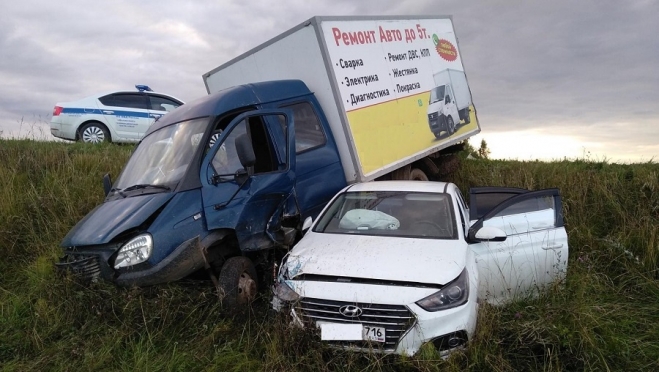 В Волжском районе иномарка не поделила дорогу с «Газелью»