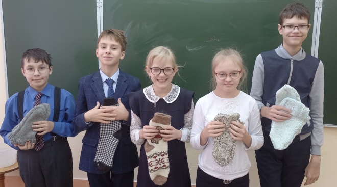 Сотрудники коррекционной школы № 1 собрали посылку для мобилизованных