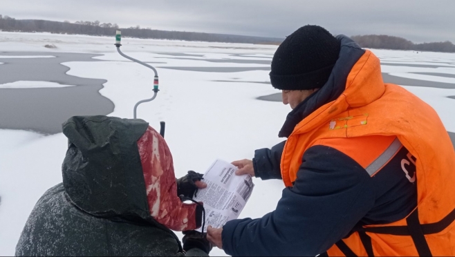 Спасатели Марий Эл напомнили рыбакам об опасности льда