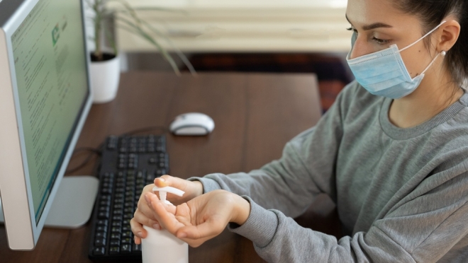 Больше 500 выпускников заразились COVID-19 во время проведения ЕГЭ-2021