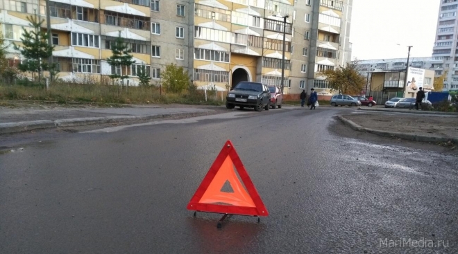 В Йошкар-Оле ребёнок выбежал на дорогу и попал под колёса мотоцикла