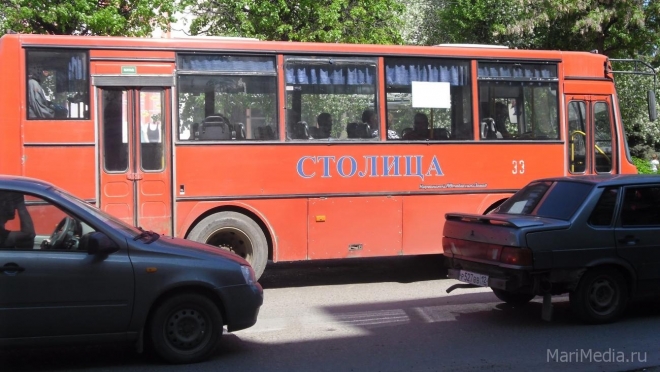 Горожане устремились на кладбища