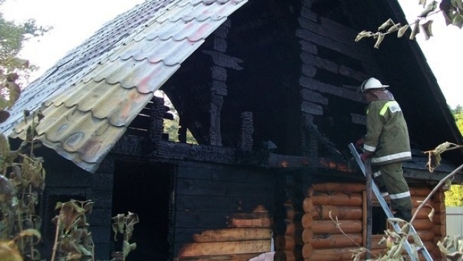 В Йошкар-Оле при возгорании садового домика пострадала хозяйка