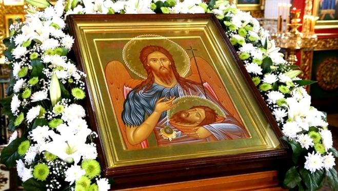 Православные верующие завтра будут молиться о страждущих недугом винопития