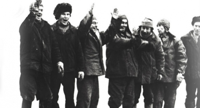 Не расстанусь с комсомолом, буду вечно молодым!