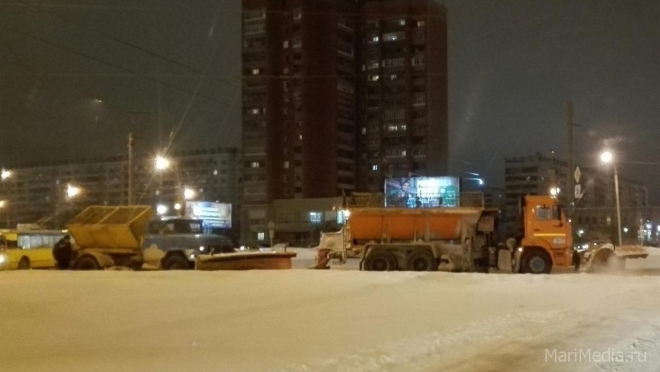 В Йошкар-Оле на уборку снега выехало 60 снегоуборочных машин