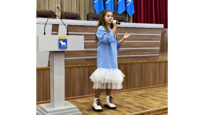 Юная йошкаролинка участвует в национальном проекте патриотической песни