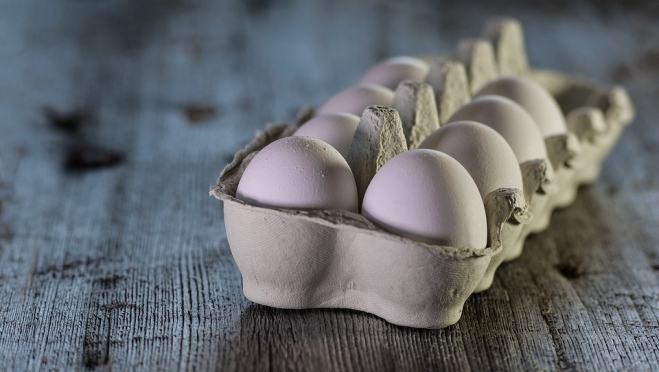 В магазинах России стали продавать «девяток» яиц