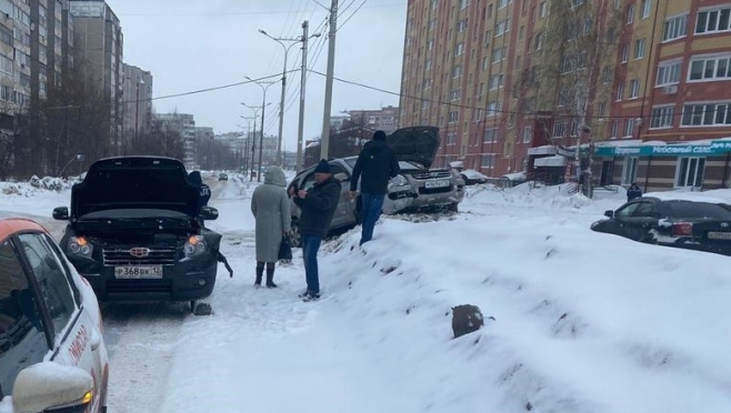 В Йошкар-Оле Geely «забросил» Kia на сугроб