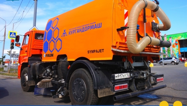 На уборке дорог в Йошкар-Оле работает новая подметально-уборочная машина