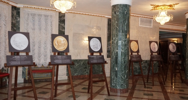 Посетители театра оперы и балета увидят монеты, посвященные искусству