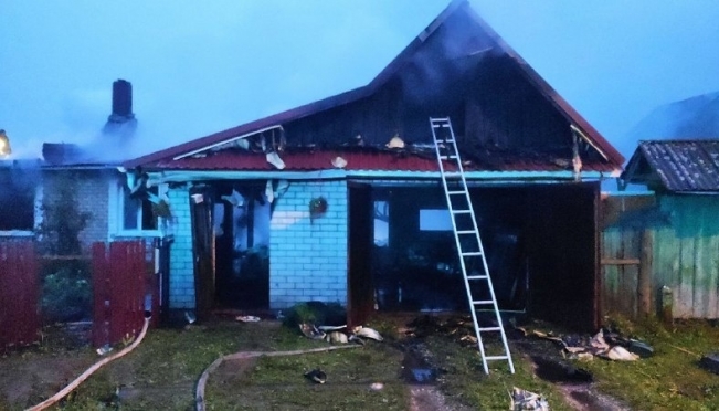 В Оршанском районе семья спаслась из горящей  квартиры через окна