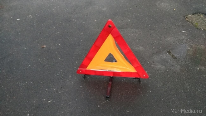 На загородной трассе «ВАЗ-2170» перевернулась в кювет