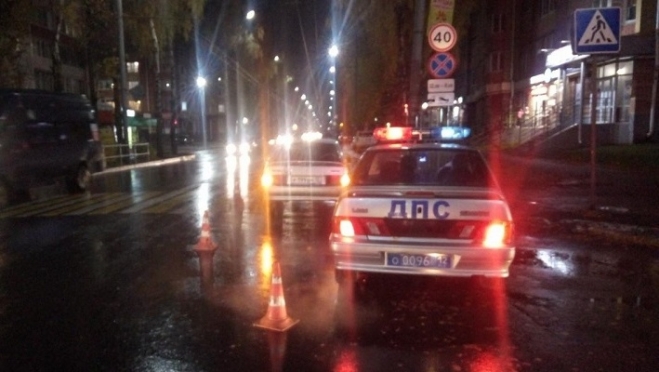 72-летний пенсионер на легковушке сбил женщину с 2-летним ребёнком