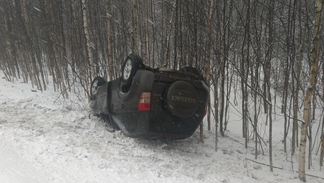 В Марий Эл автоледи на Suzuki перевернулась в кювет