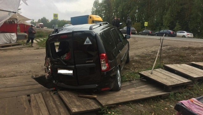 На трассе «Вятка» грузовик врезался в «Ладу Ларгус»